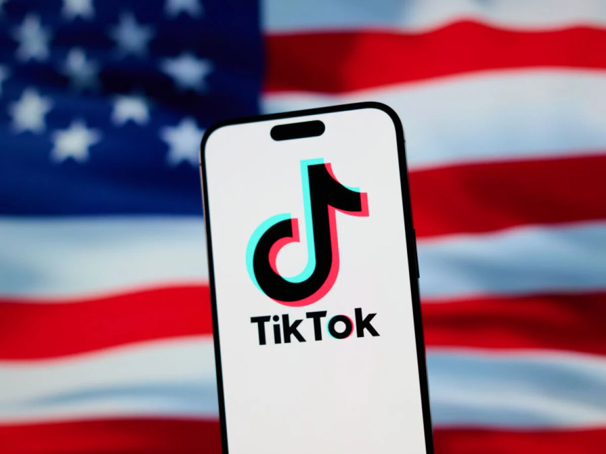 „TikTok“ останува во Америка, но под ригорозни услови
