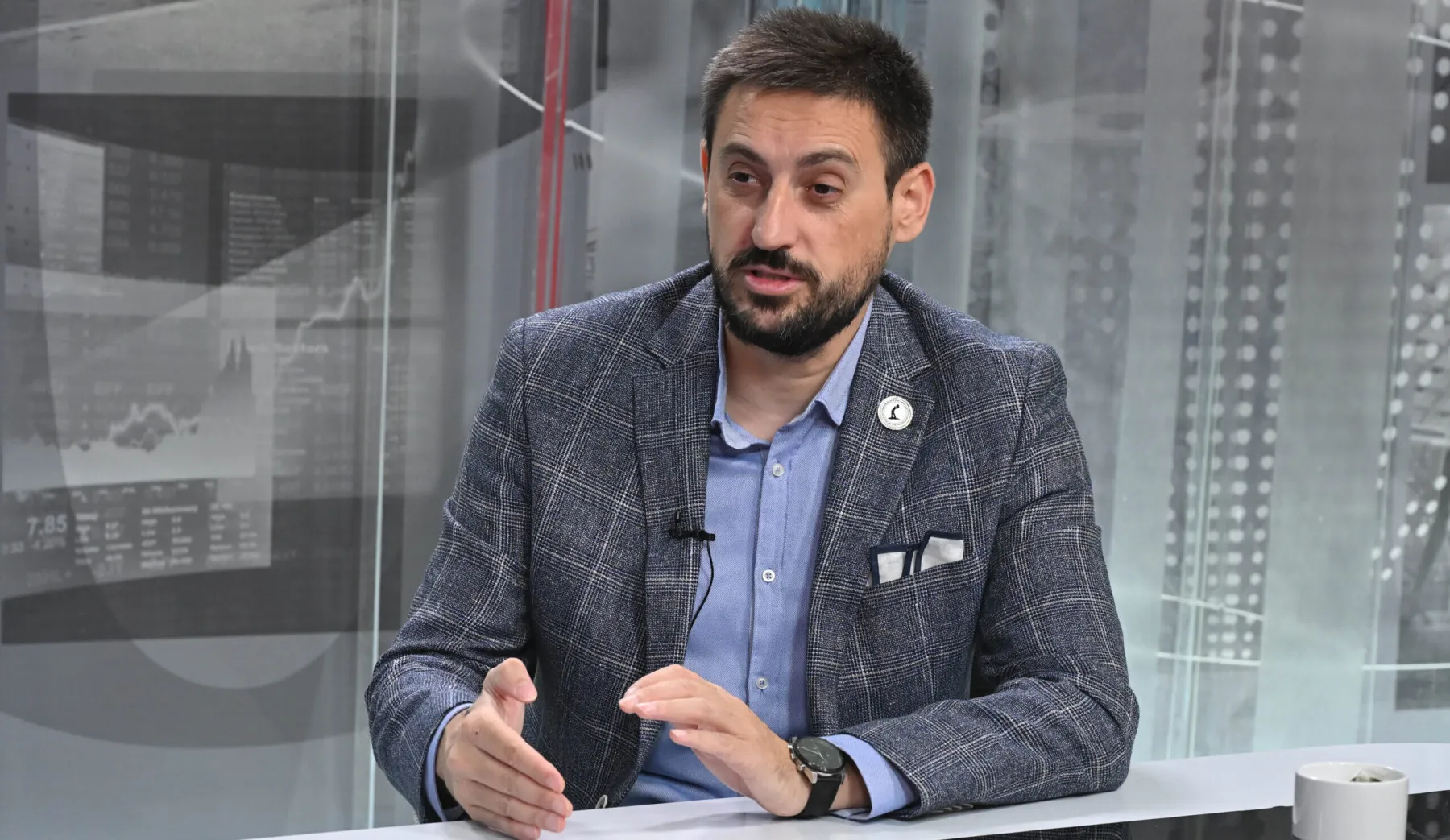 Богојески тврди дека мајка му била несовесно лекувана, медицинска сестра го пријавила