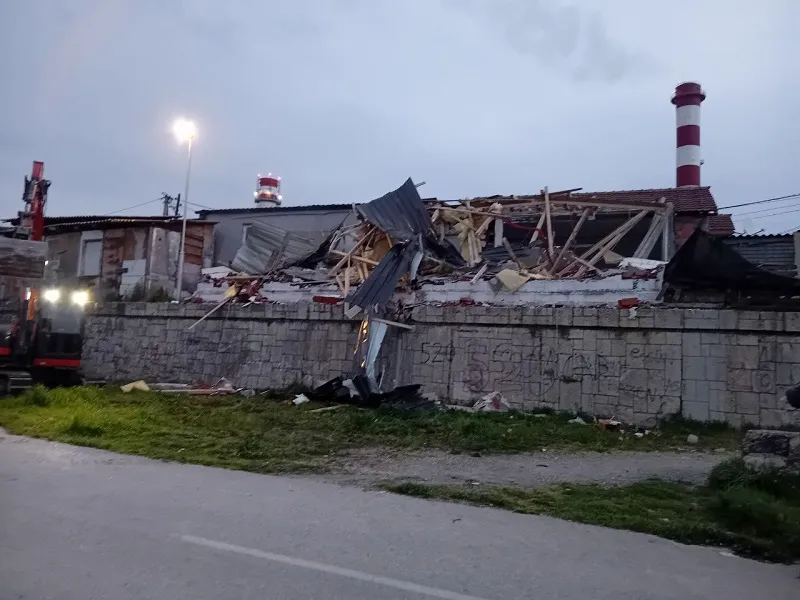 Стефкофски ги урна дивоградбите крај Вардар: Нема компромис со законот