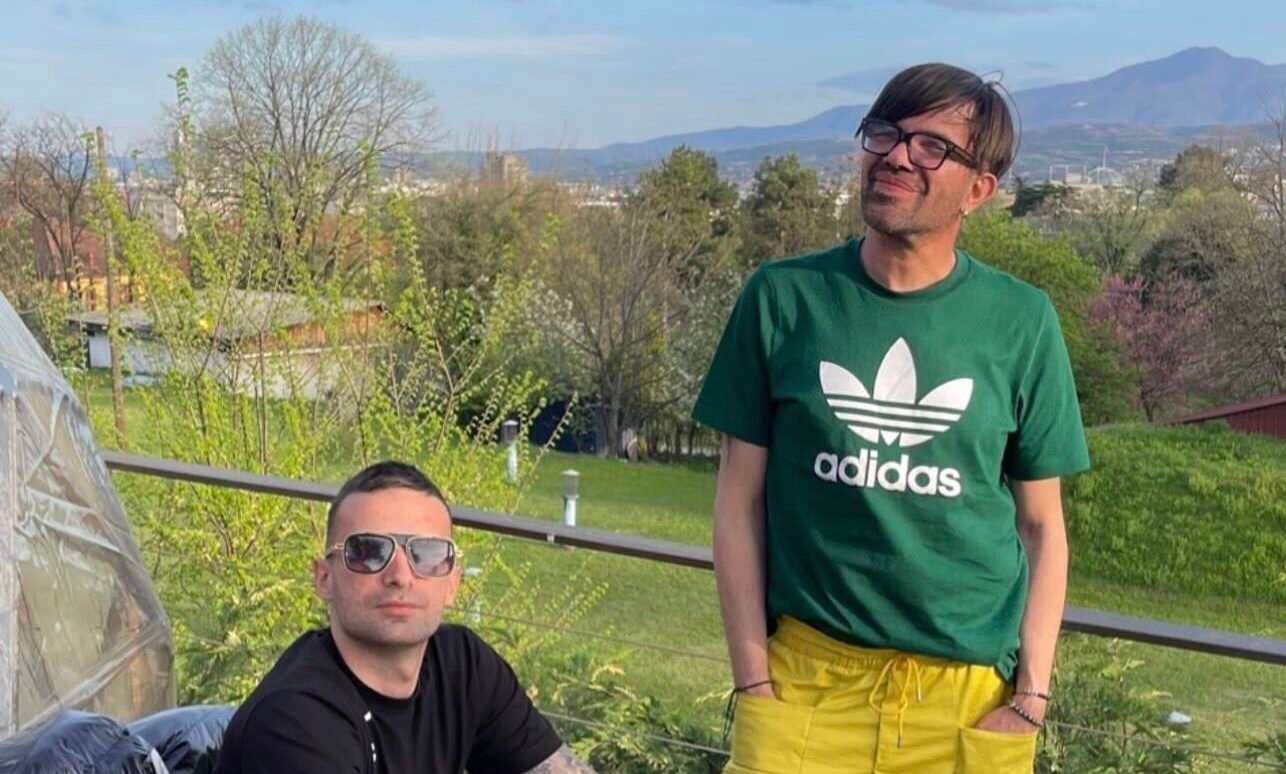 Внукот на кралот на таблоидното новинарство и основачот на македонскиот шоу-бизнис, Зоки Фаци, Виктор Митровиќ лансира нов лејбл за техно и хаус и отвора интернационални фестивали во Македонија