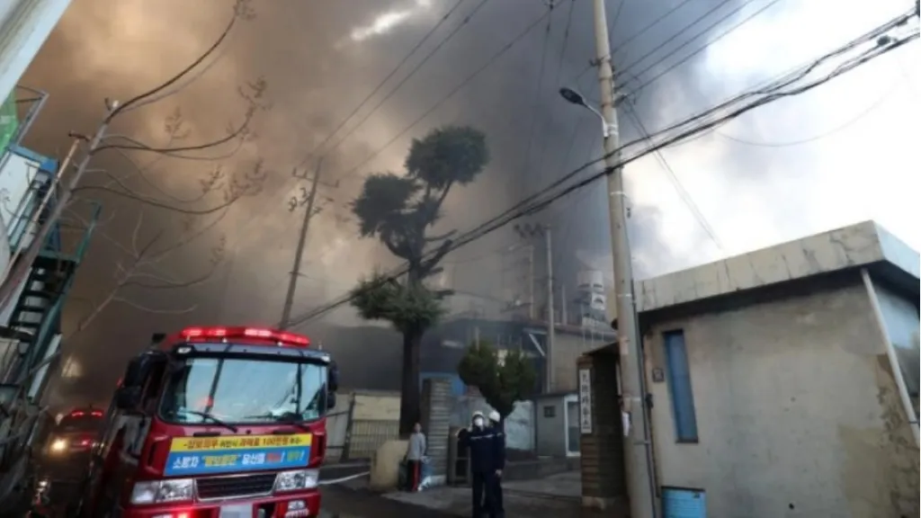 Пожар во фабрика за автоделови во Јужна Кореја: над 50 повредени, 14 исчезнати