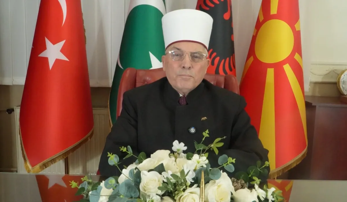 Муслиманите го прославија Рамазан Бајрам, реисот повика на мир и солидарност