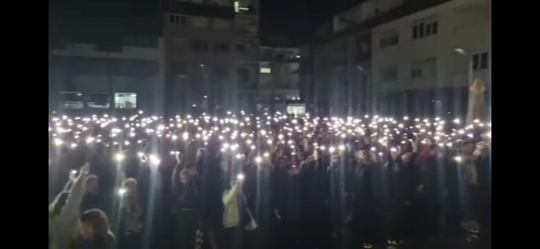 Штип со свеќи и ѕвездено небо им оддаде почит на жртвите од Пулс