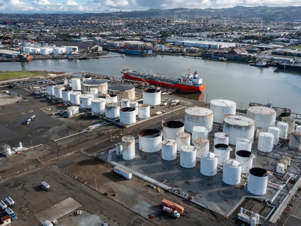 Трамп тврди дека промената на режимот во Иран е во тек - Техеран негира сè