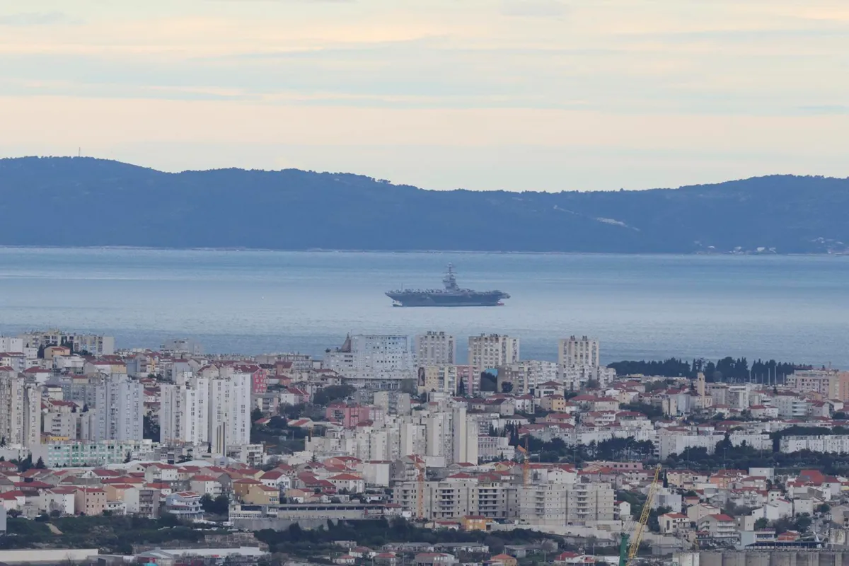 Најголемиот воен брод во историјата пристигна во Сплит