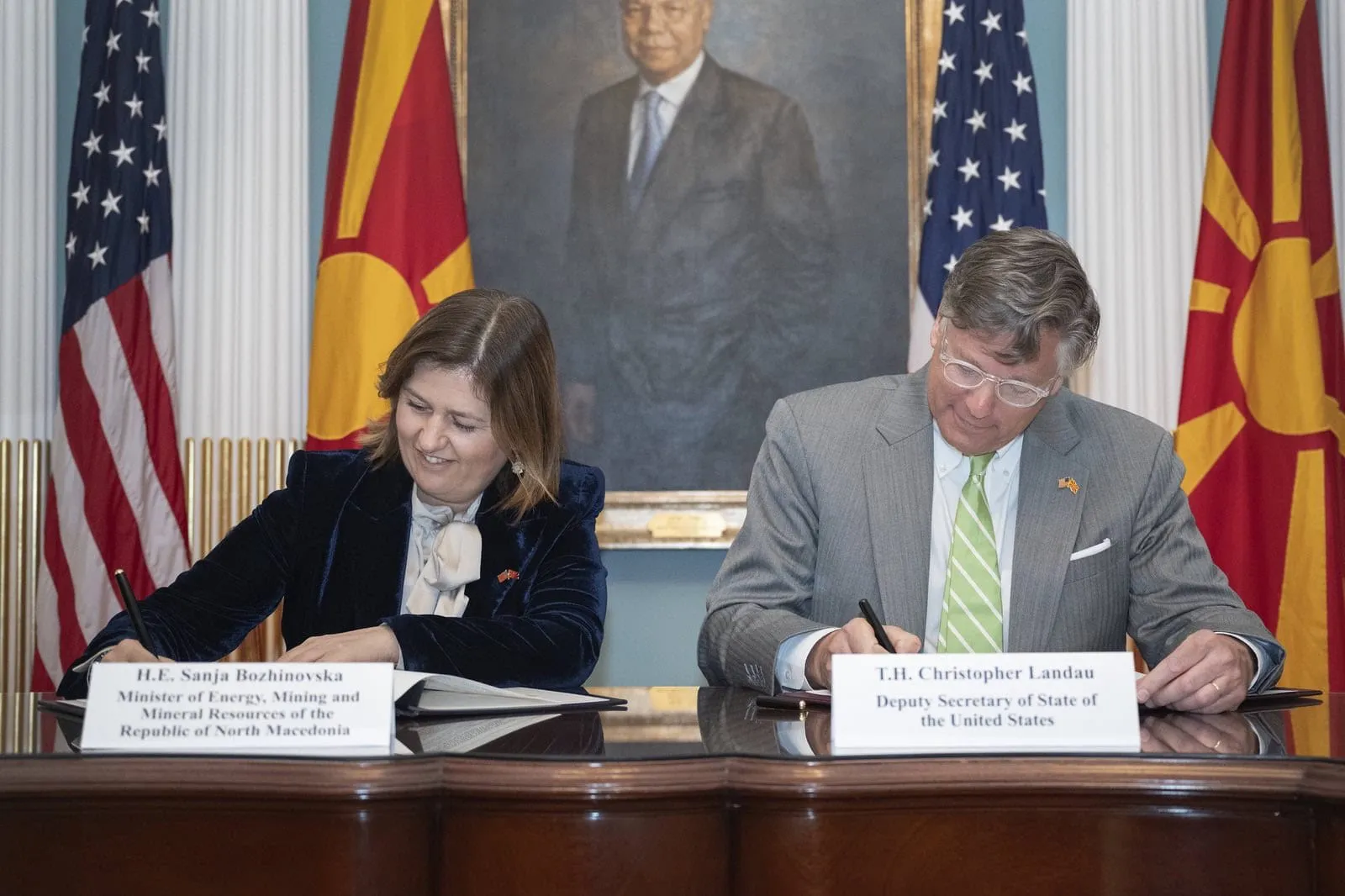 Македонија потпиша меморандум со САД за природен гас - Божиновска на средба со Шеврон и во Белата куќа