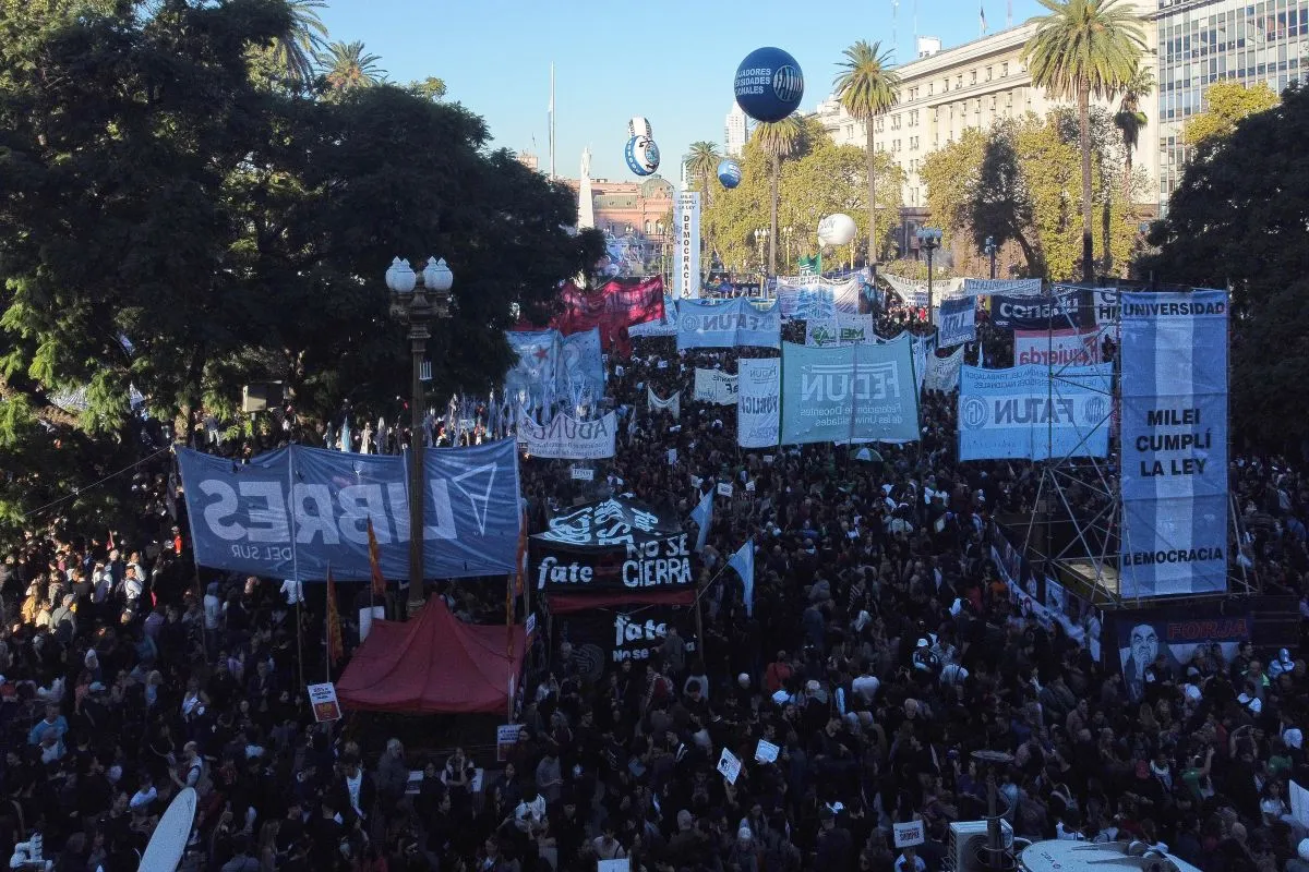 600.000 на улиците на Буенос Аирес: Аргентина против намалувања во образованието, и поука за Балканот