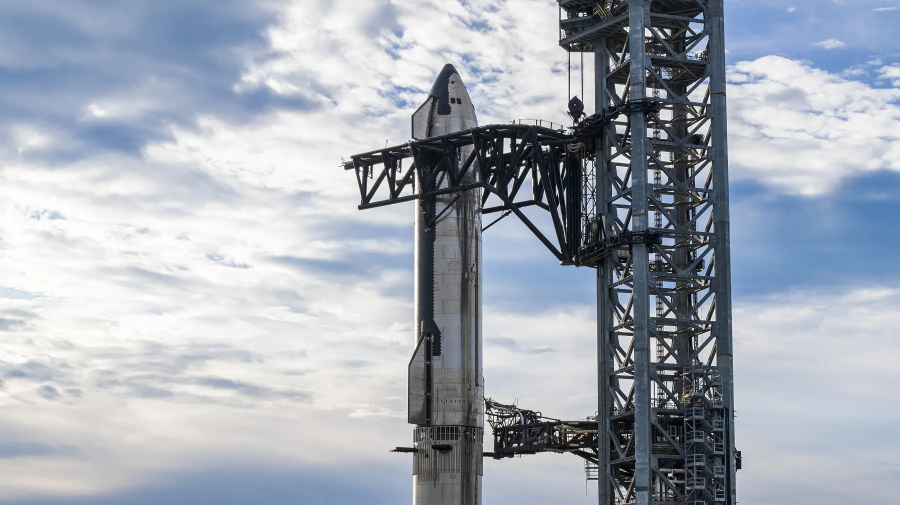 Google и SpaceX преговараат за дата центри во орбита: 1.75 билиони долари IPO ги турка серверите в небо
