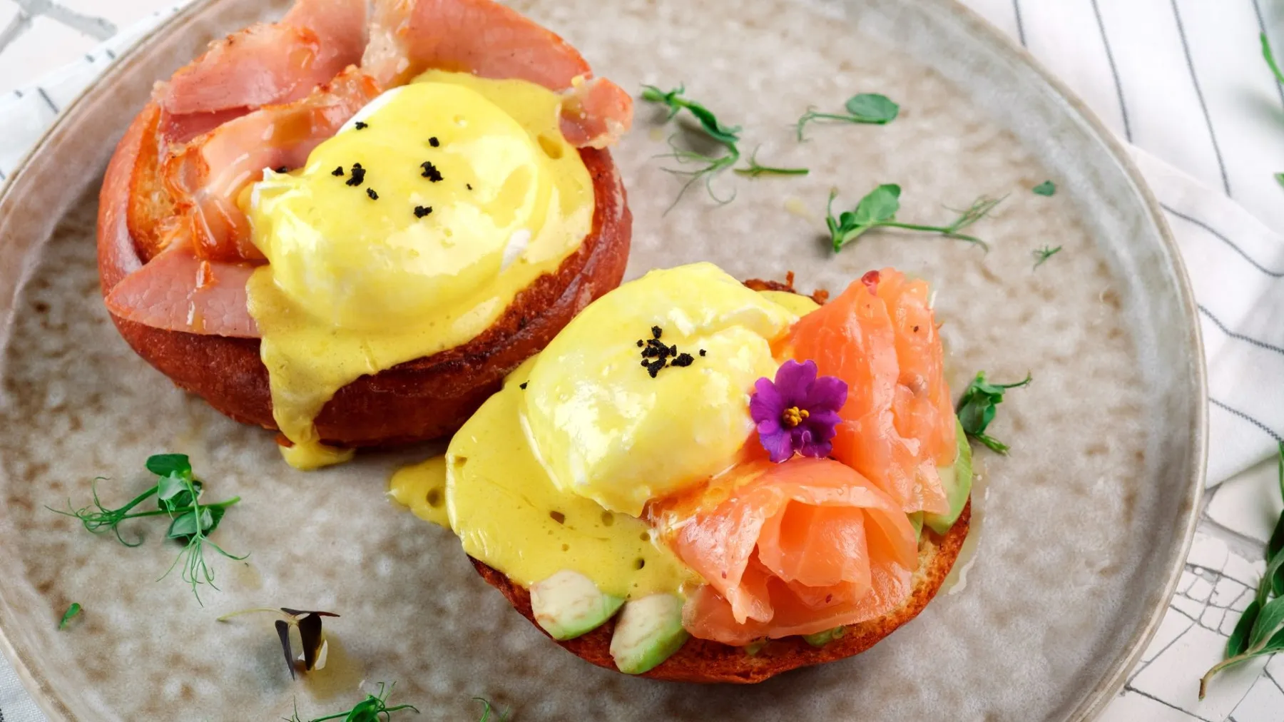 Huevos Benedictinos for the Lazy Sunday: A Recipe for 4 Servings, Two Secrets and the End of the 8-Euro Brunch