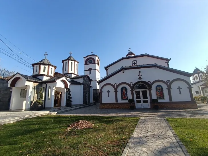 „Господ гледа”: Крадец заглавен на црковна ограда во Кочани, на ноќта пред Ѓурѓовден