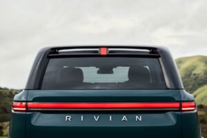 Rivian ги испорачува првите R2 теренци на 9 јуни – тестот за рентабилност што го чекаат инвеститорите од 2009