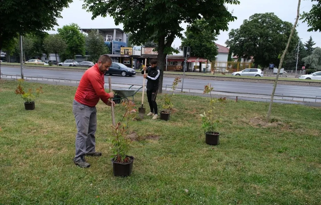 Карпош започна пролетна реконструкција на детските игралишта – и сади 1.000 нови садници низ општината
