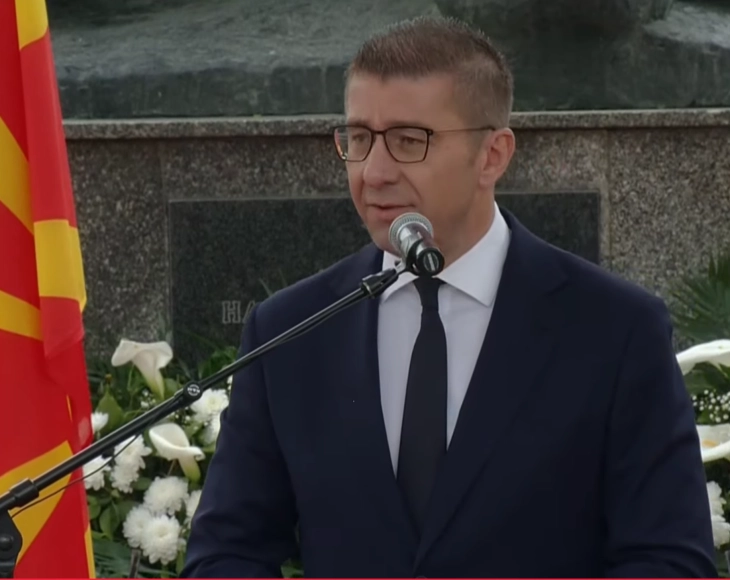 Мицкоски на 9 мај: пазар со идентитет нема да правам – но што конкретно значи пат напред?