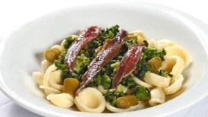 Pasta With Anchovies Like in Italy: The Secret Is in the Little Fish That Melt Into a Creamy Sauce