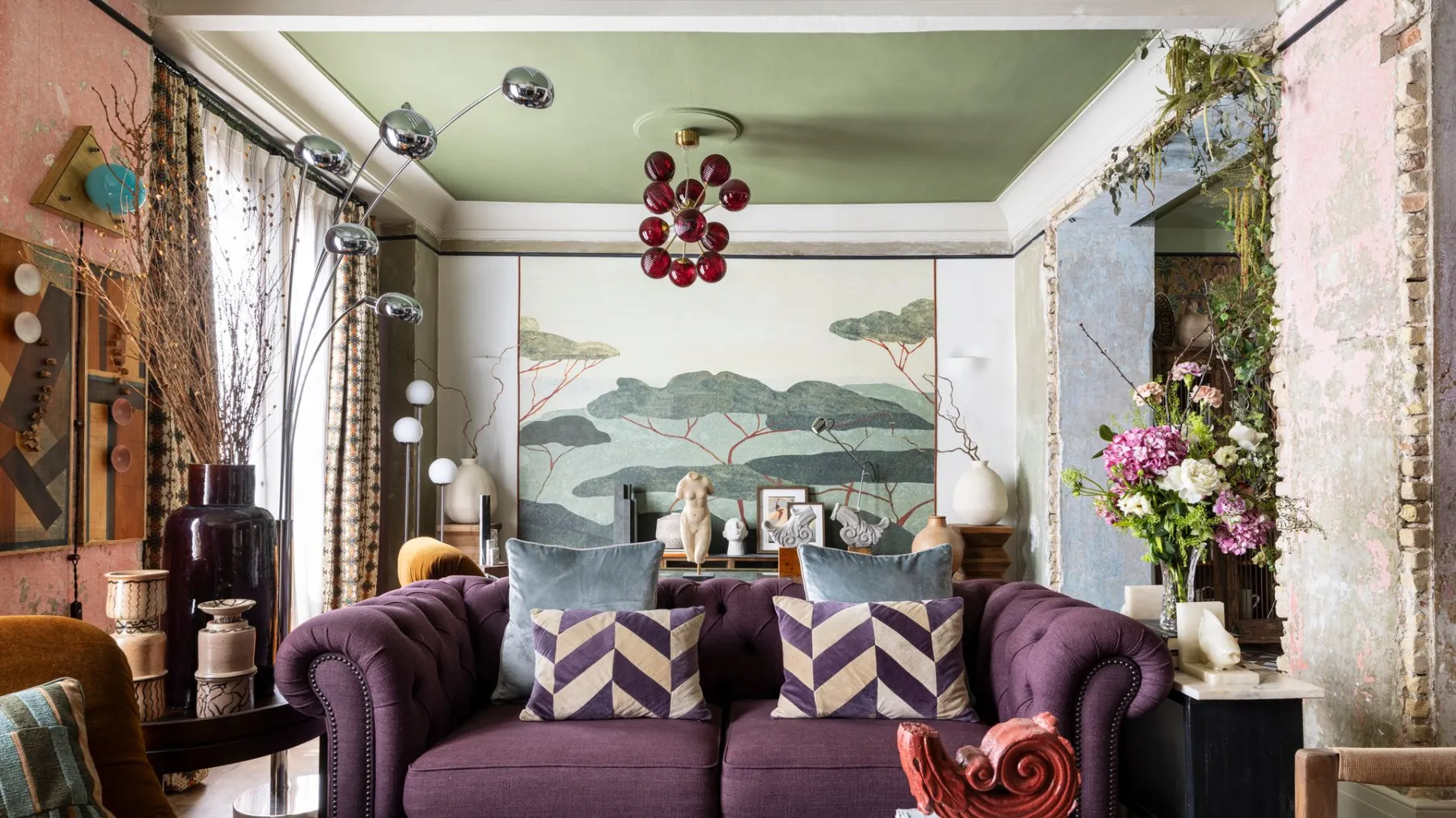 Statement ceiling: the 2026 trend that brings the fifth wall back to the home, and why nobody can afford to ignore it