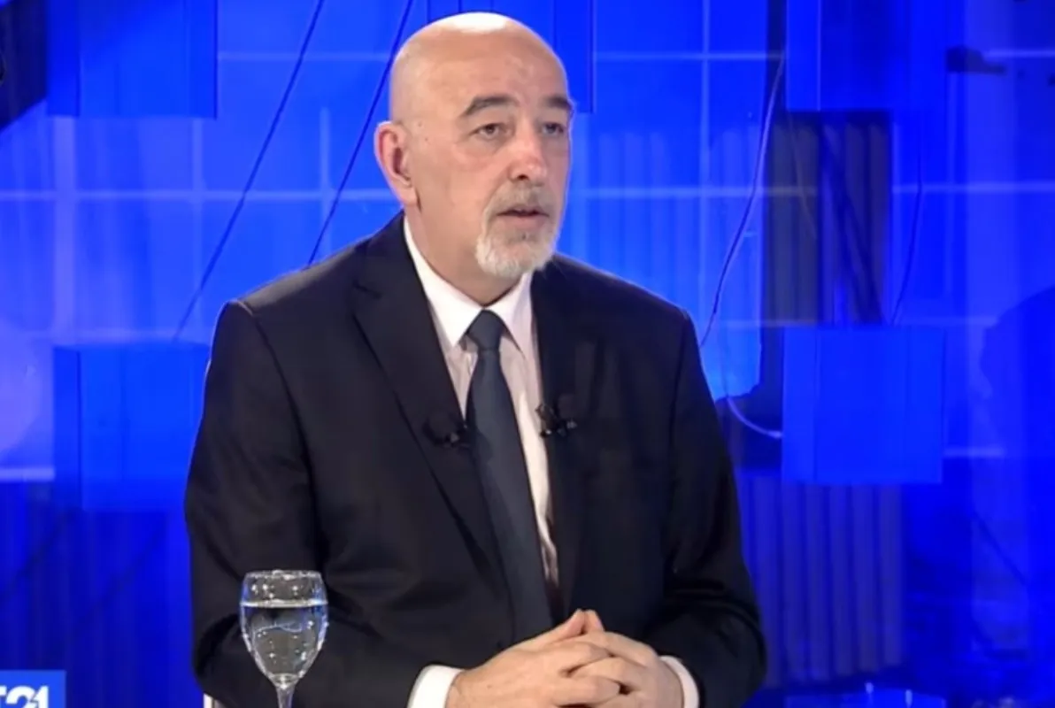 Почина Арсим Зеколи: дипломат, аналитичар и глас што не му должеше никому ништо