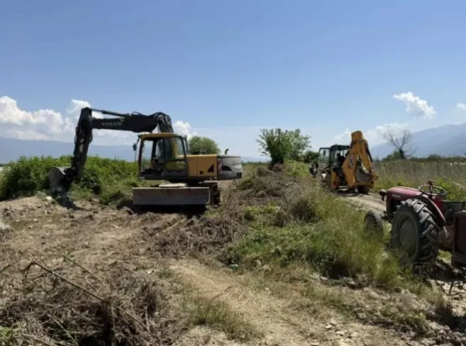 A Bulldozer Instead of a Statement: Kuklish Finally Fixes the Field Roads That Plagued It for Years