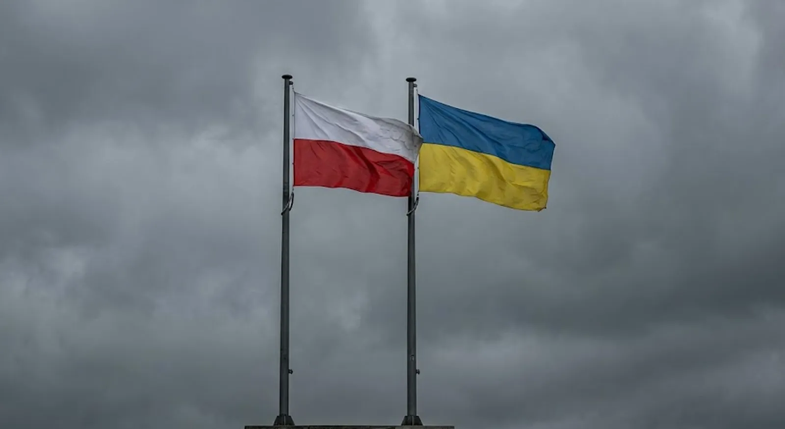 Нема војна меѓу Полска и Украина - има стара рана што се чепка одново