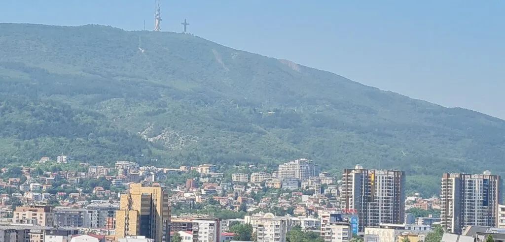 Скопје со најниска кирија меѓу главните градови - но бројката лаже без платата до неа