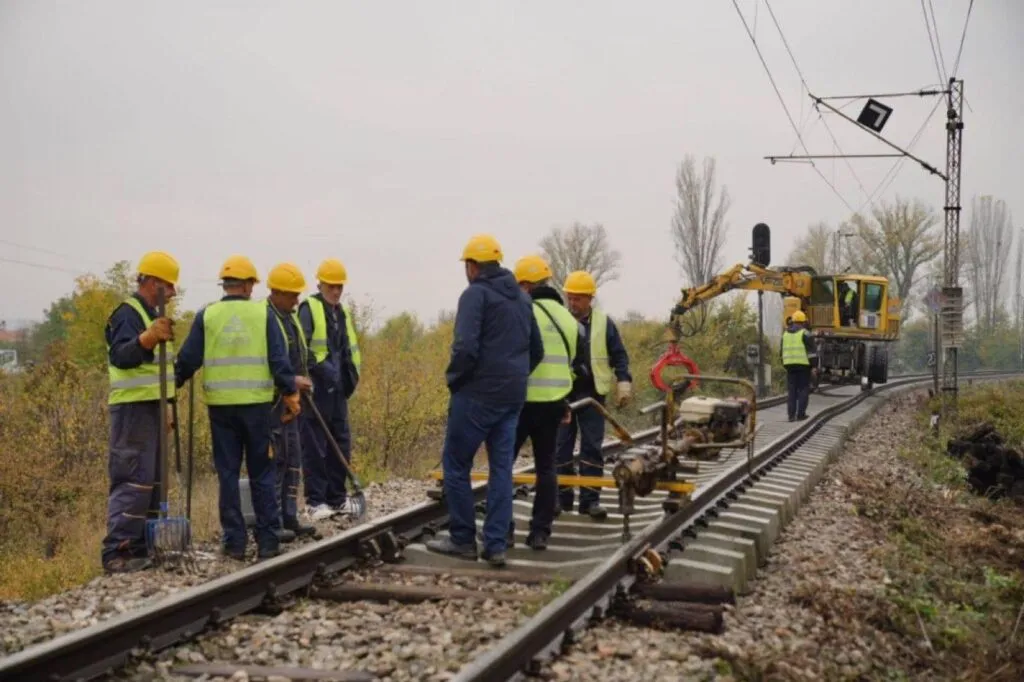 Градски воз во три фази за 360 милиони: Скопје сонува, засега има ремонт и прекини