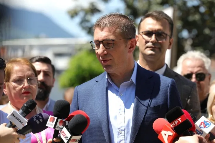 Мицкоски: уставните измени не се крај, туку Пандорина кутија со уште петнаесет барања