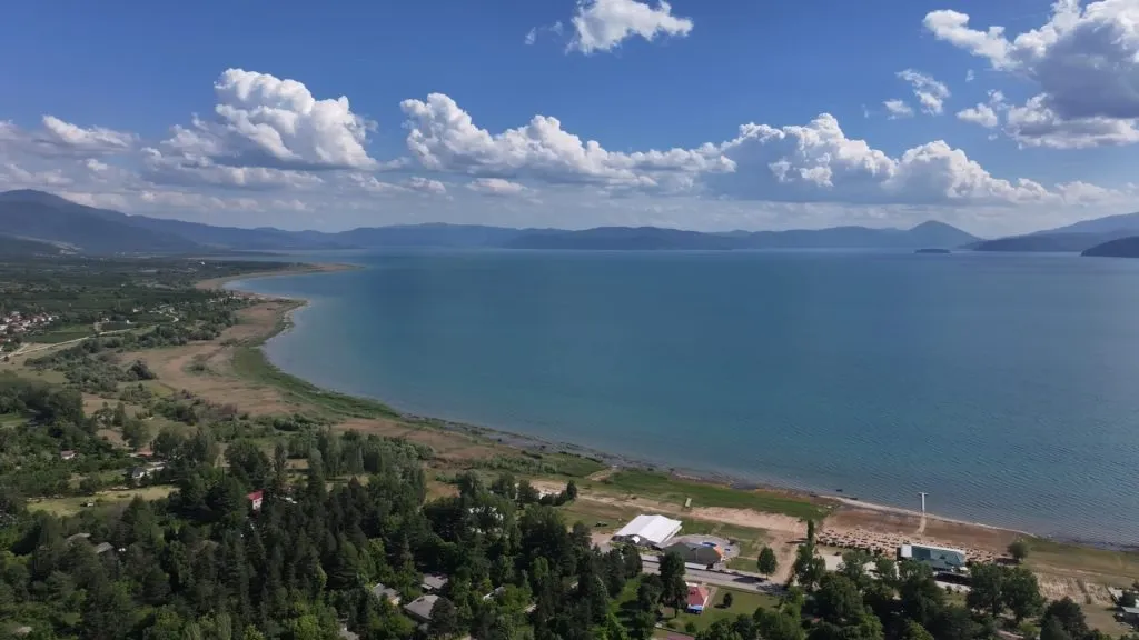 Преспанското Езеро се крена за метар и половина - но до спасот му фалат уште над пет метри