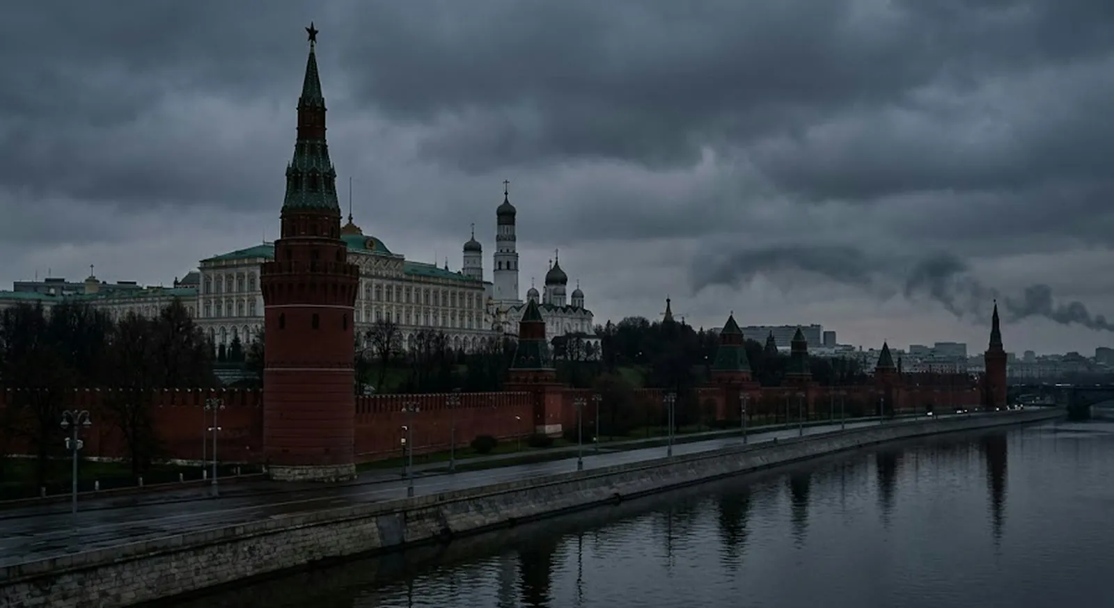Дронови на 16 километри од Кремљ: зошто Путин е пред речиси невозможна задача