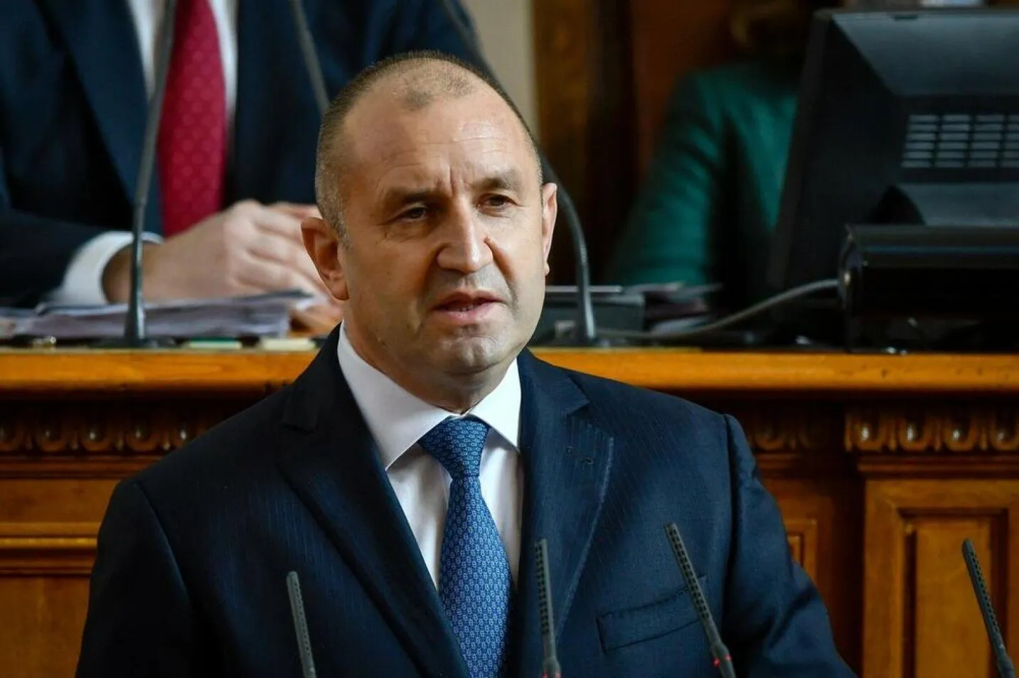 Радев тргна по стапките на Орбан: Бугарија ги блокира санкциите против рускиот патријарх