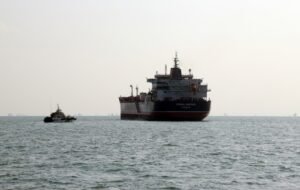 Ормускиот теснец отворен, но нафтата не се враќа веднаш: целосно обновување за месеци