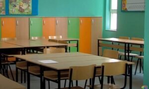 Üsküp'te bir okulda 20 öğrencide mide sorunu: zehirlenme mi virüs mü - ve kurumlar kimin kimi bilgilendirdiği konusunda anlaşamıyor