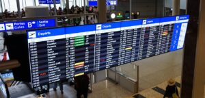 BE-ja vendos rregulla më të rrepta për udhëtarët ajrorë: deri në 600 euro kompensim dhe afat 30-ditor për kompanitë ajrore