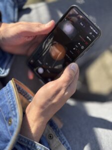 Aplikacioni „Where Are You" vjen në Maqedoni: një thirrje e heshtur për viktimat e dhunës dhe lokacion i saktë për shërbimet e urgjencës