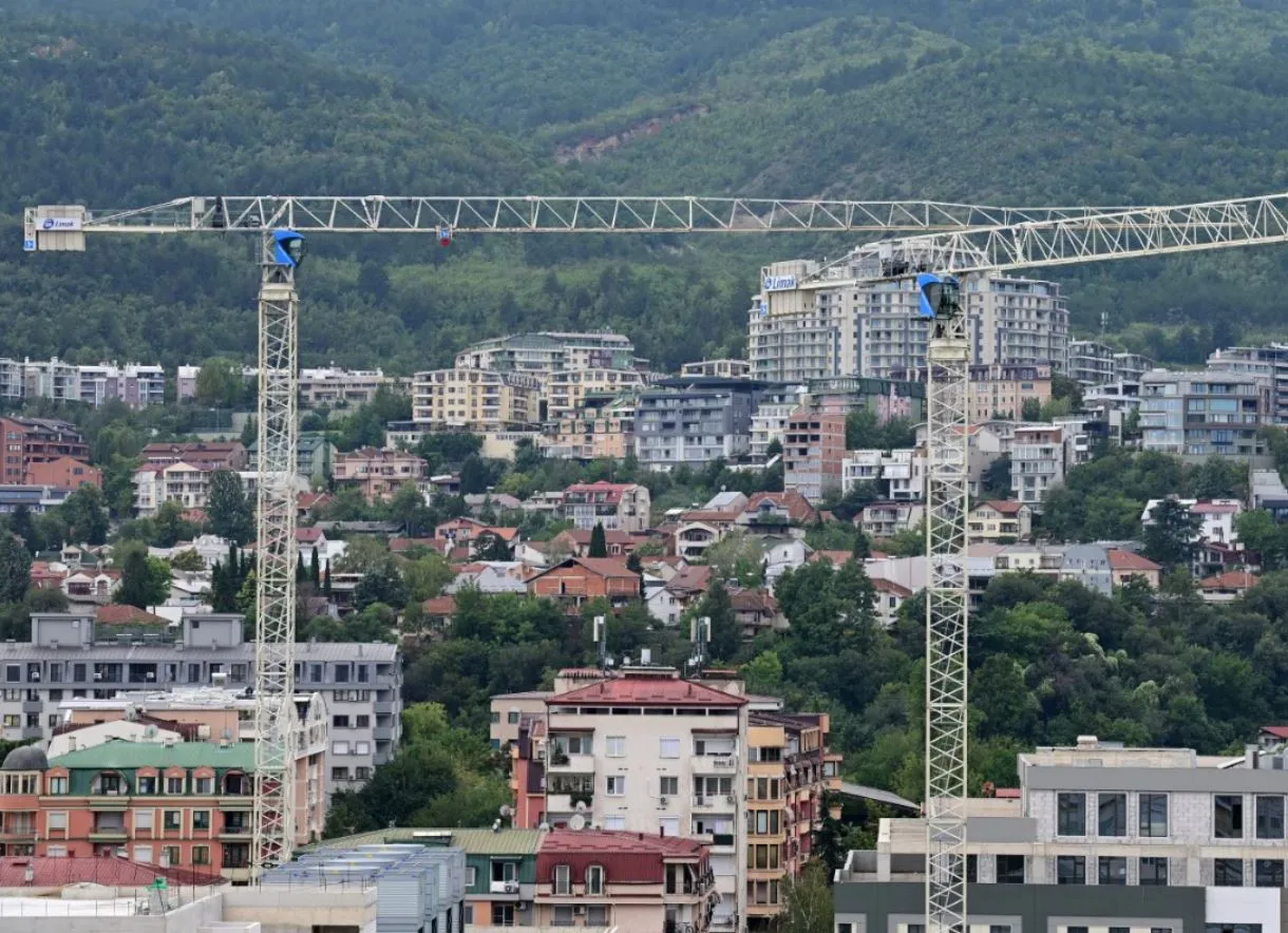 Барутана повторно на удар: 24 вили на заштитено Водно, а градоначалникот тврди дека градбата се намалува
