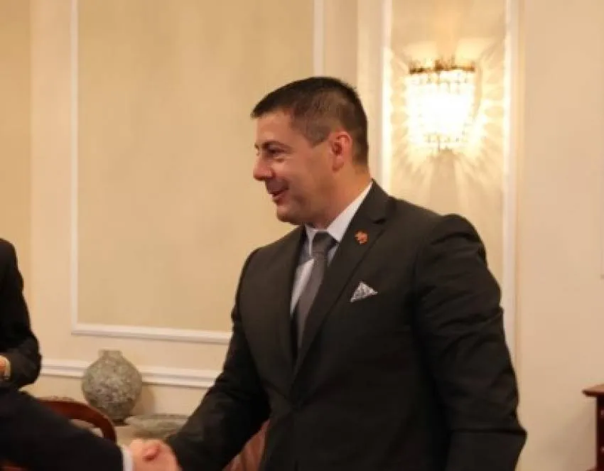 Вчера пасош, денес Србија: Борче Марковски ја премина границата со сите документи во ред