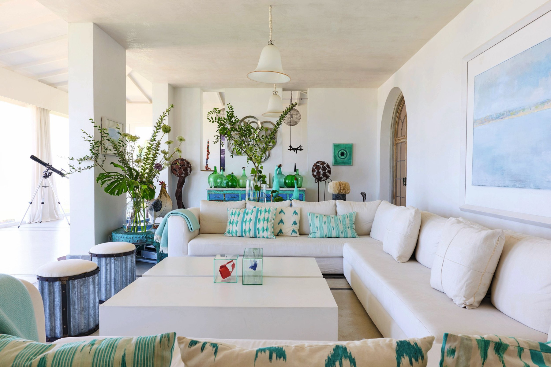 Living room with white sofas and blue ceramics in the Sanlucar villa