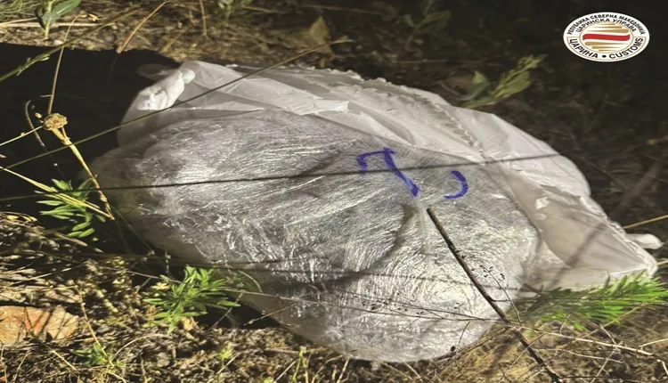 Со возило го повлекол цариникот на Блаце: Бегство со килограм марихуана и нож