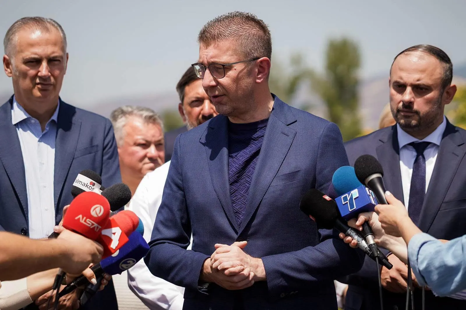 Мицкоски: остануваме со најниски цени на горивата. А кој ја плаќа таа најниска цена?