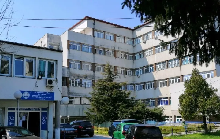 Гостивар не стивнува: 127 нови прегледи за еден ден, а на педијатрија бројот расте