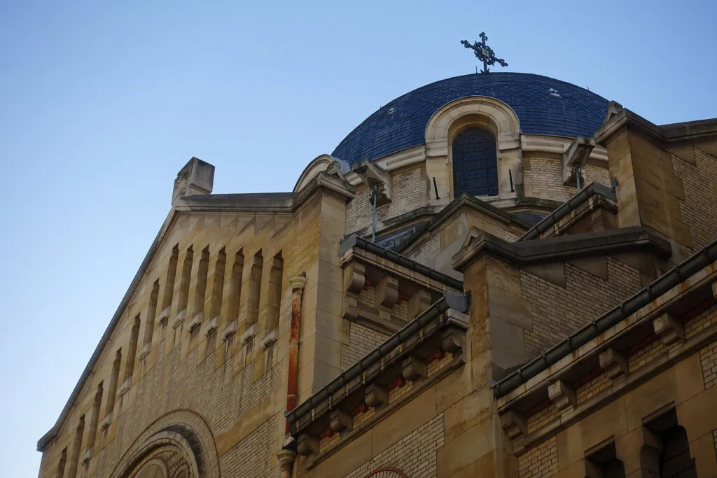 Kisha që përcolli Edit Piafin dhe Maria Kalasin: historia 130-vjeçare e katedrales greke në Paris