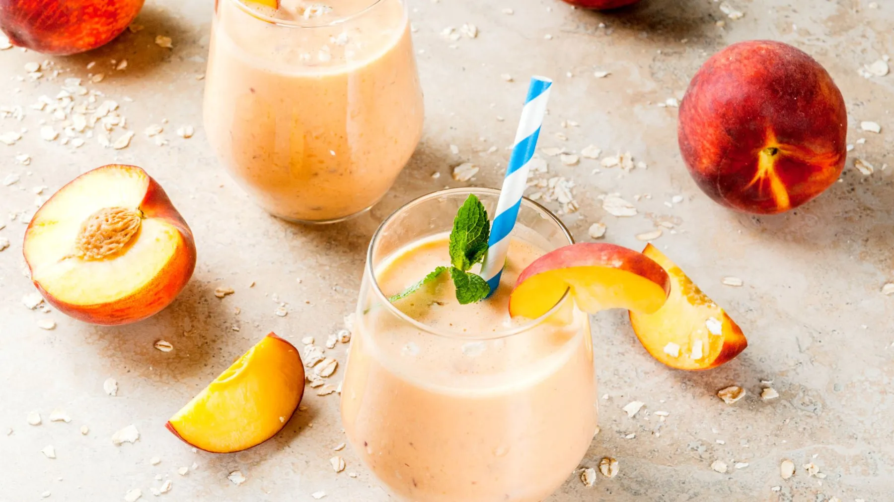 Smoothie mi shake mi: dakikalar içinde yaz içecekleri, ocak başında bir an bile geçirmeden