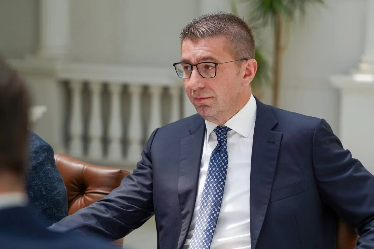 Ист извештај на ЕК, две спротивни вистини: Мицкоски вели најдобар досега, а Брисел алармира дека само 21 отсто веруваат во судовите