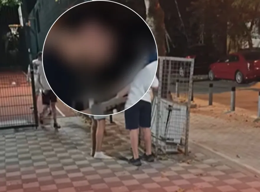 Деца во Мичурин „палат и гасат“ струја преку отворено сандаче: скршена вратичка среде игралиште, а надлежните ги нема