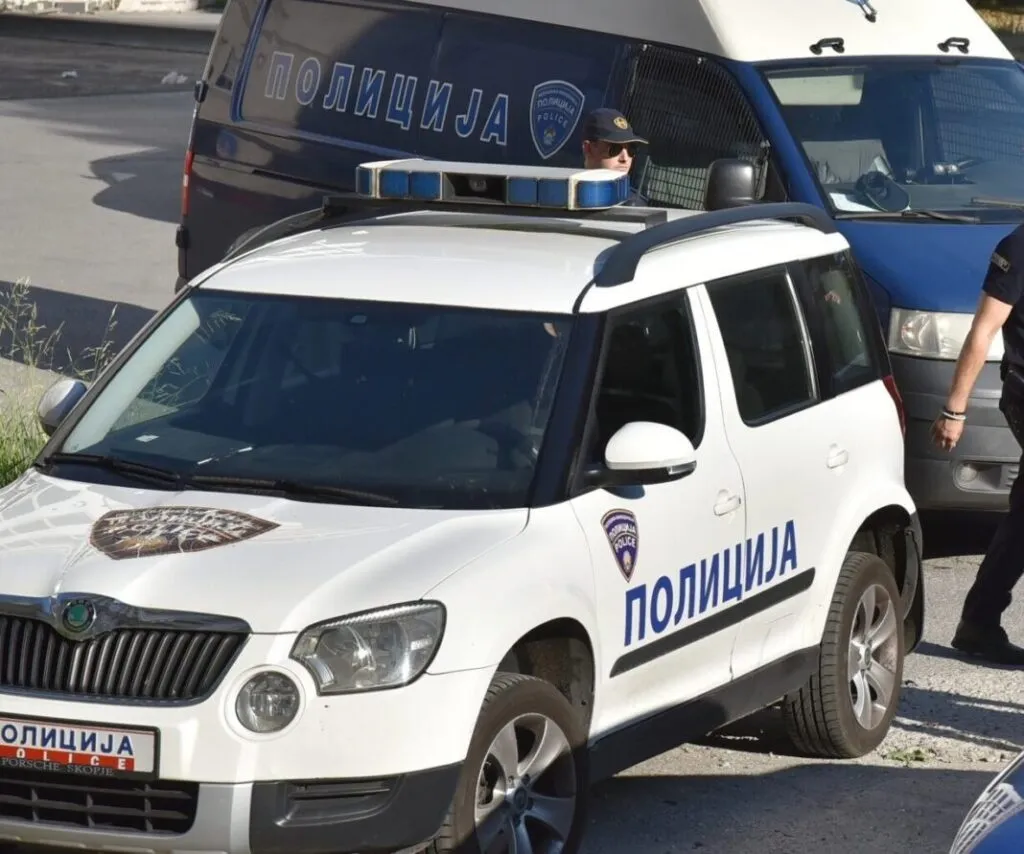 Голема акција во Скопје: 12 приведени за дрога и оружје, меѓу нив и полицаец