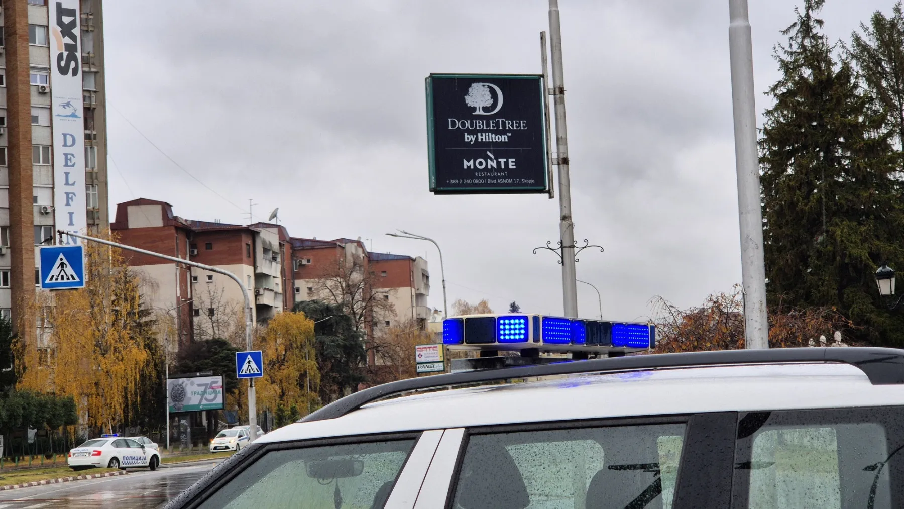 Автомобил се запали во движење во Чаир: возачот со изгореници, но успеал да излезе на време