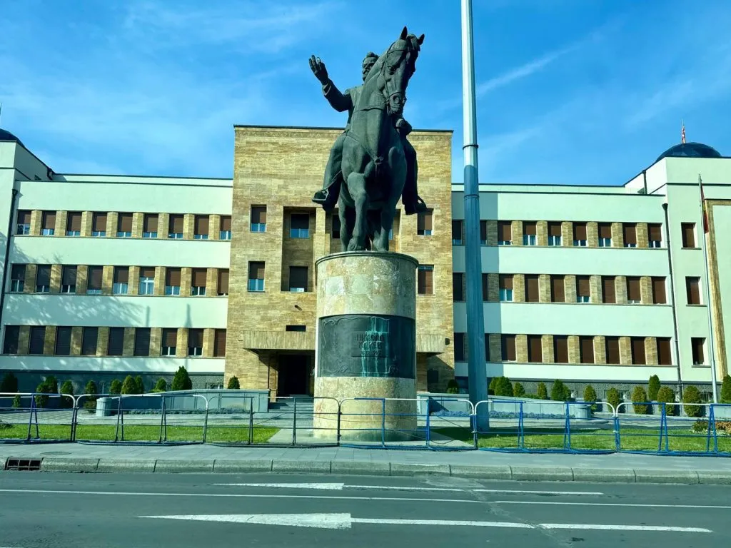 Имаме закон за македонскиот јазик, но никој не проверува дали се спроведува