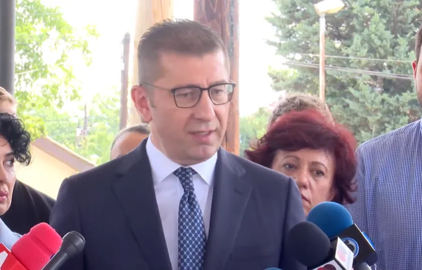 Мицкоски ветува дека нема да се кандидира за претседател - но токму среде преговорите за Изборниот законик