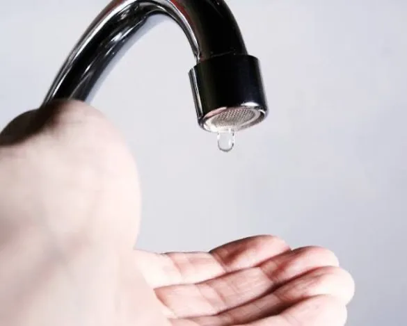 Пукна главен водовод кај Пинтија: осум населби без вода токму на летната жештина