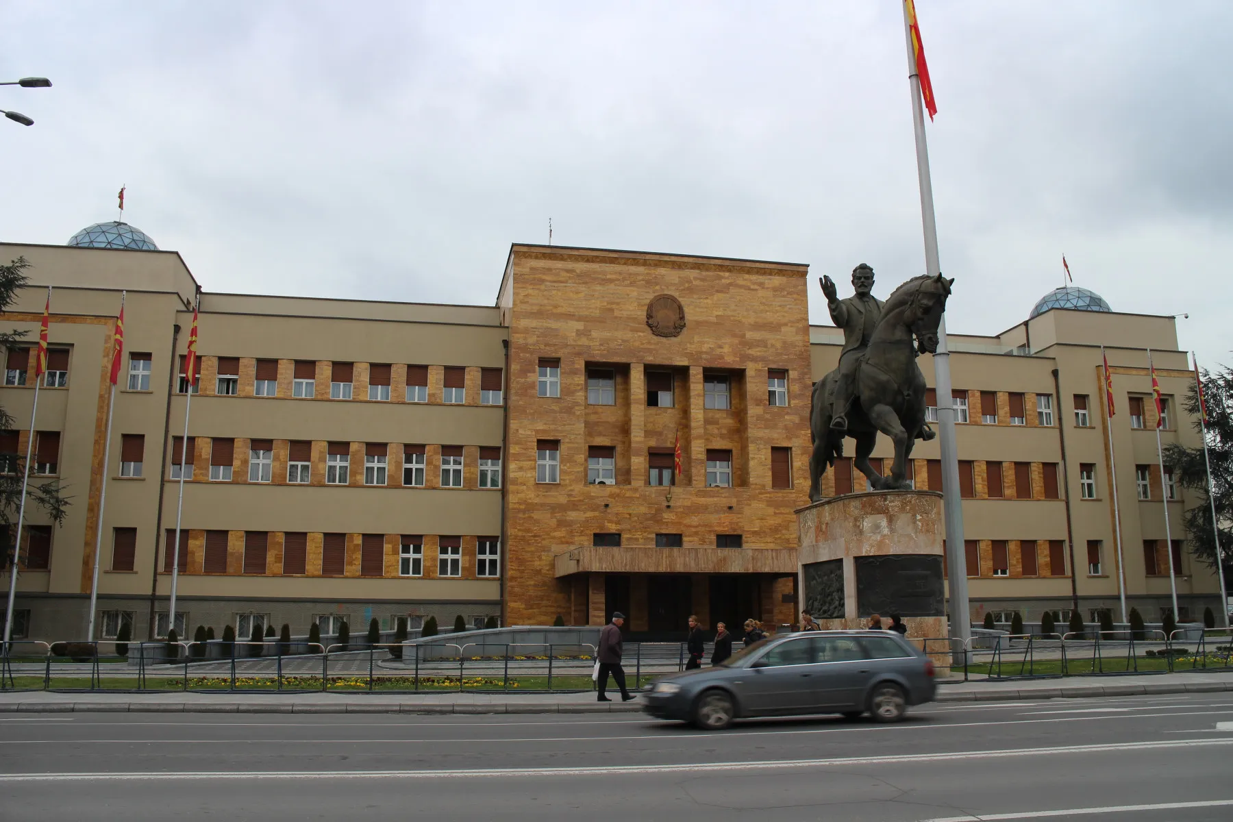 Битката за Изборниот законик: една изборна единица што никому голем не му одговара, а електронско гласање што одеднаш е приоритет