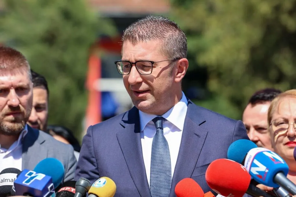 Мицкоски: уставни измени какви што бара Бугарија нема да дозволам, ова не е шведска маса