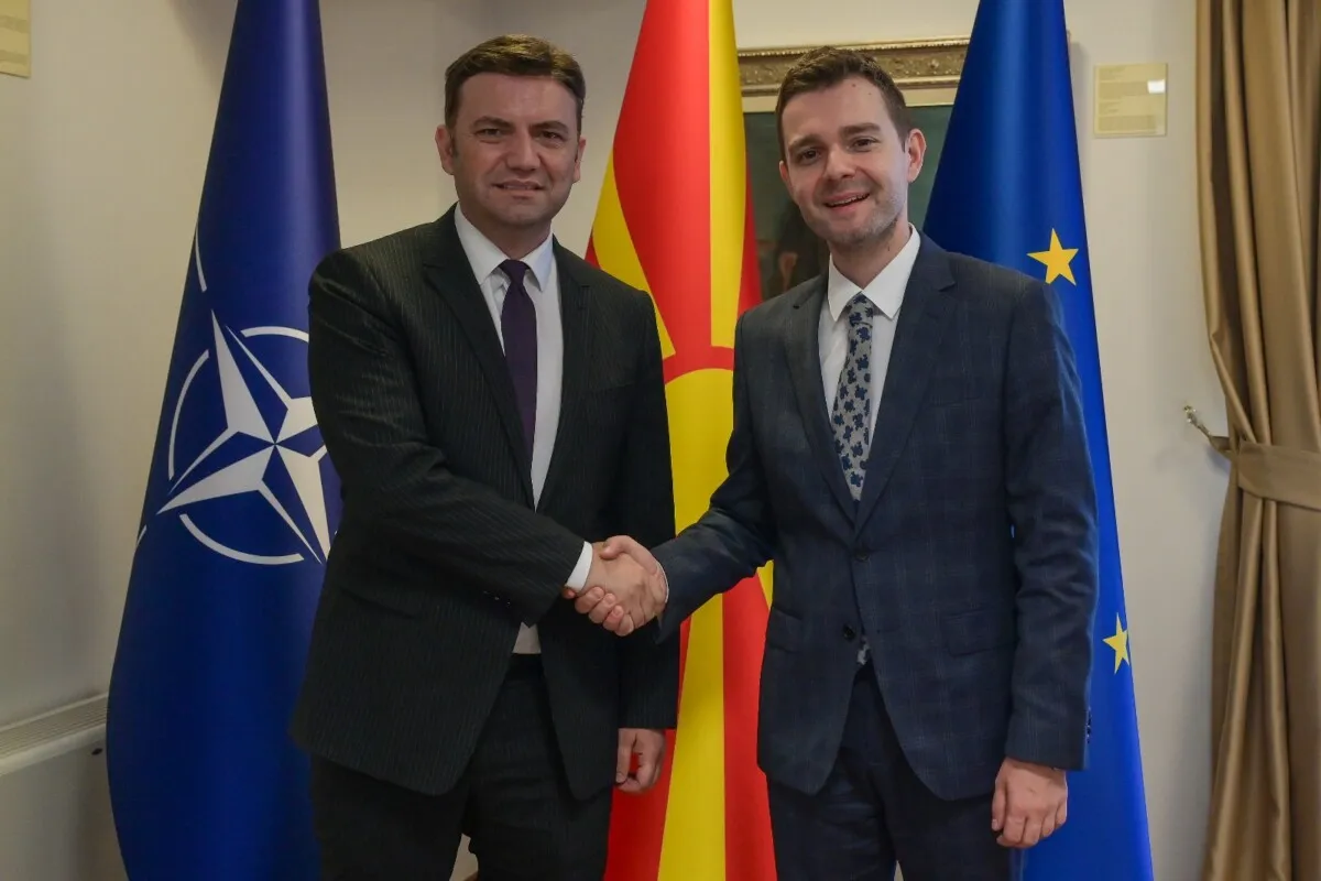 Муцунски и Османи расправаат преку Фејсбук за протоколите со Бугарија, а документ никој не покажува